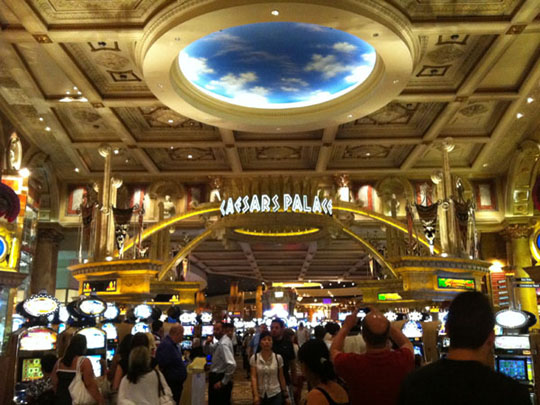 Las Vegas avec ses casinos et la folie des lumières  . . .