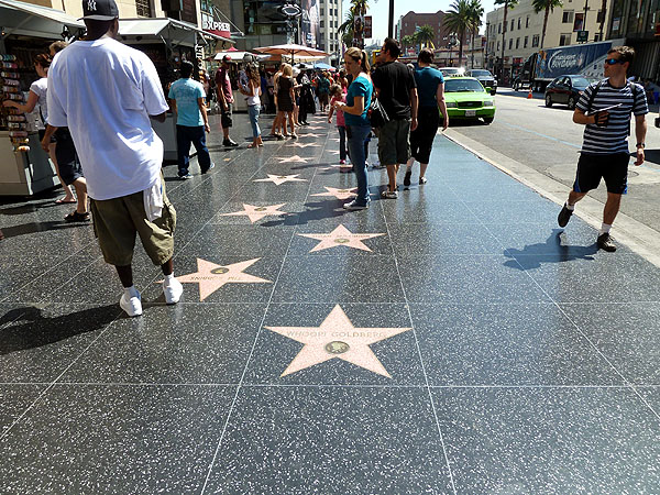 L'avenue des Stars  . . .