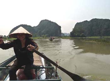 La baie de Ha Long  . . .