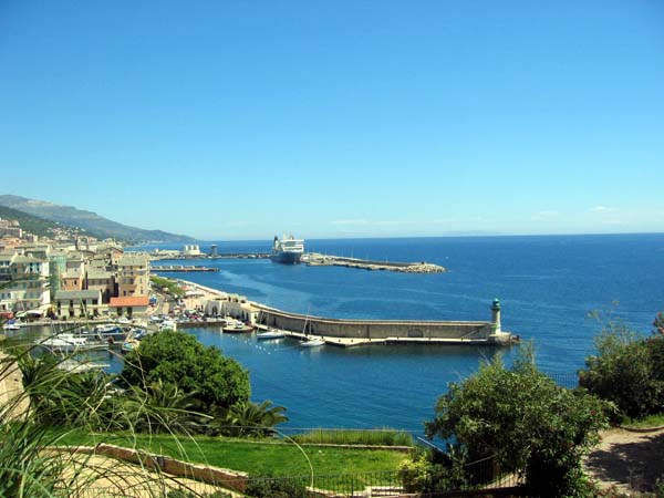 Sous le soleil - le vieux port de Bastia - sur " l'île de Bauté "  . . .