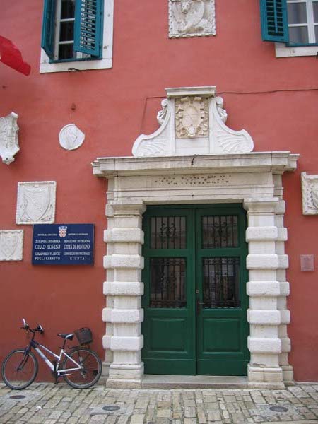 La mairie de Rovinj  . . .