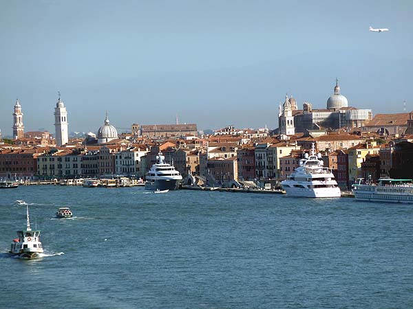 départ de Venise  . . .