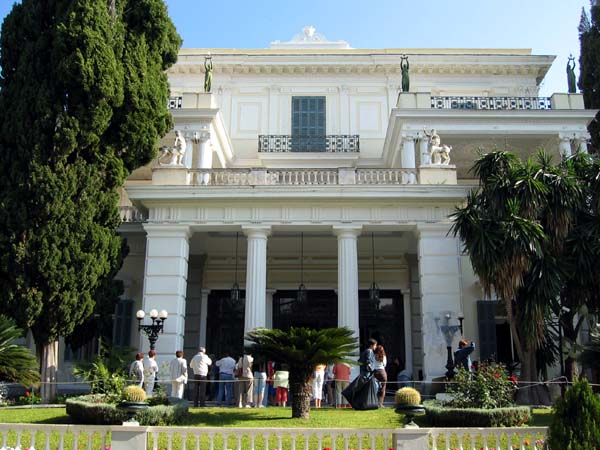 Le palais de "Sissi" Impératrice d'Autriche - l'Achilleion  . . .