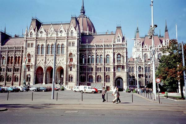 La maison du gouvernement  . . .