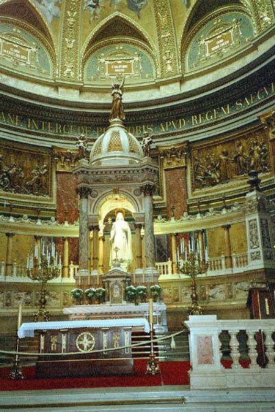 Nom donné à cette église par le roi Matthias Corvin  . . .