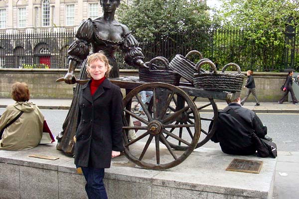 Molly Malone mascotte de la ville  . . .