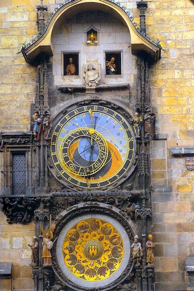 L'horloge astronomique réalisée en 1410 - Staromestské námesti -  . . .